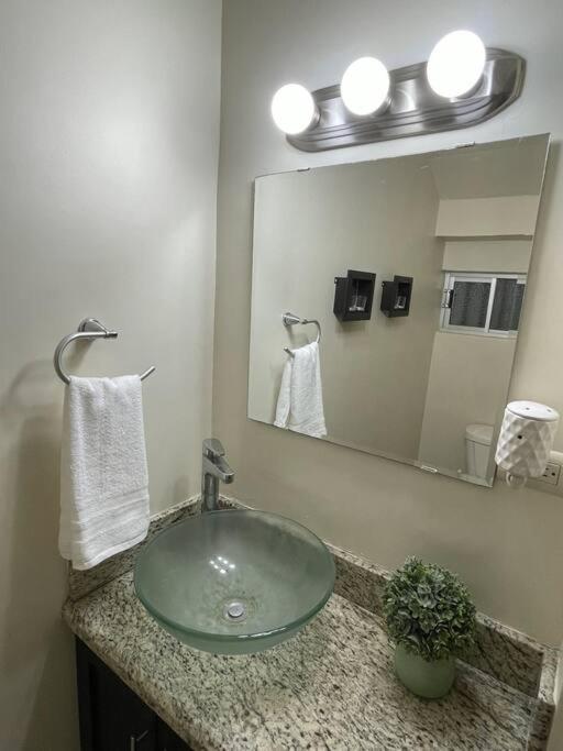 הוילה Nogales  Casa Eliseos, A 5 Minutos De La Linea Fronteriza מראה חיצוני תמונה