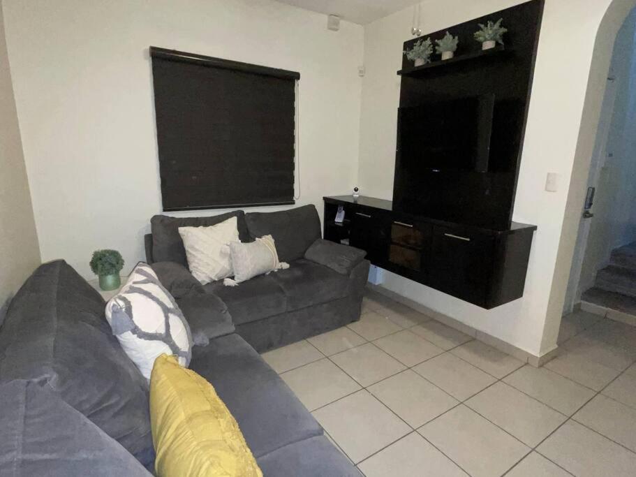 הוילה Nogales  Casa Eliseos, A 5 Minutos De La Linea Fronteriza מראה חיצוני תמונה