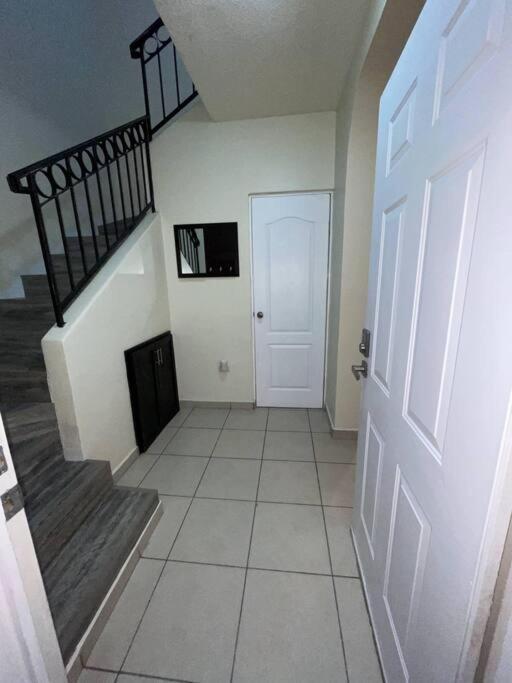 הוילה Nogales  Casa Eliseos, A 5 Minutos De La Linea Fronteriza מראה חיצוני תמונה