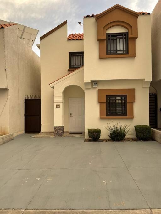 הוילה Nogales  Casa Eliseos, A 5 Minutos De La Linea Fronteriza מראה חיצוני תמונה