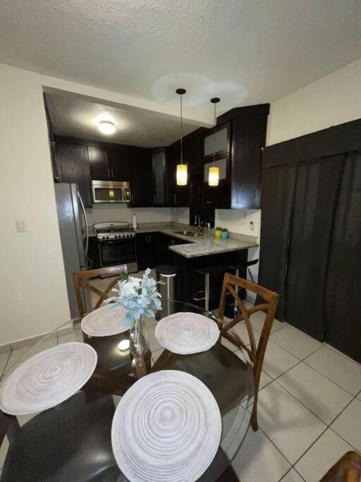 הוילה Nogales  Casa Eliseos, A 5 Minutos De La Linea Fronteriza מראה חיצוני תמונה